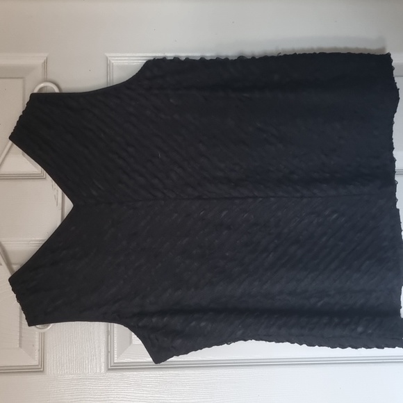 Tanjay black sleeveless V Neck top - Picture 4 of 5